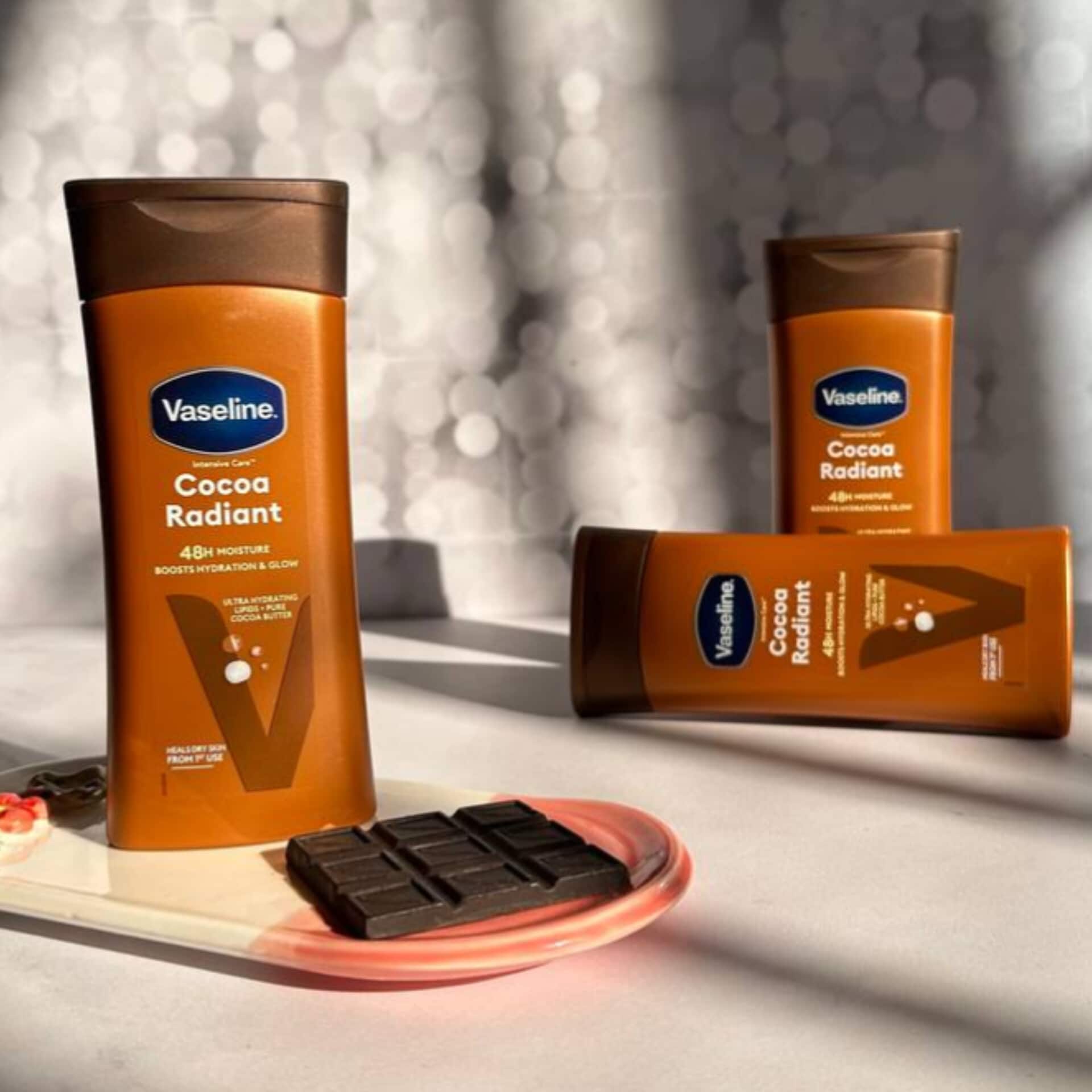 لوسیون بدن وازلین مدل Cocoa Radiant حجم 200 میلی لیتر